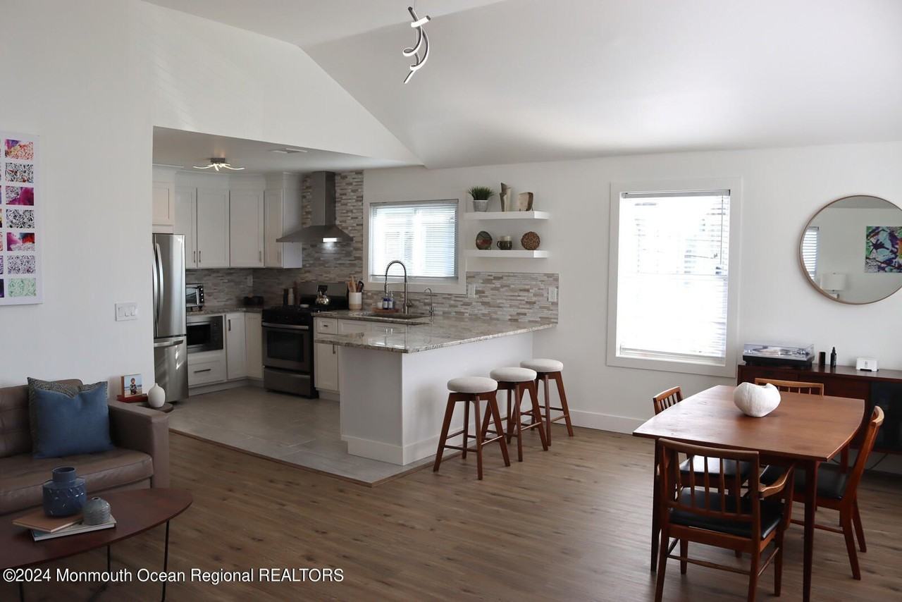 111 Long Branch Ave - Photo 3 of 38