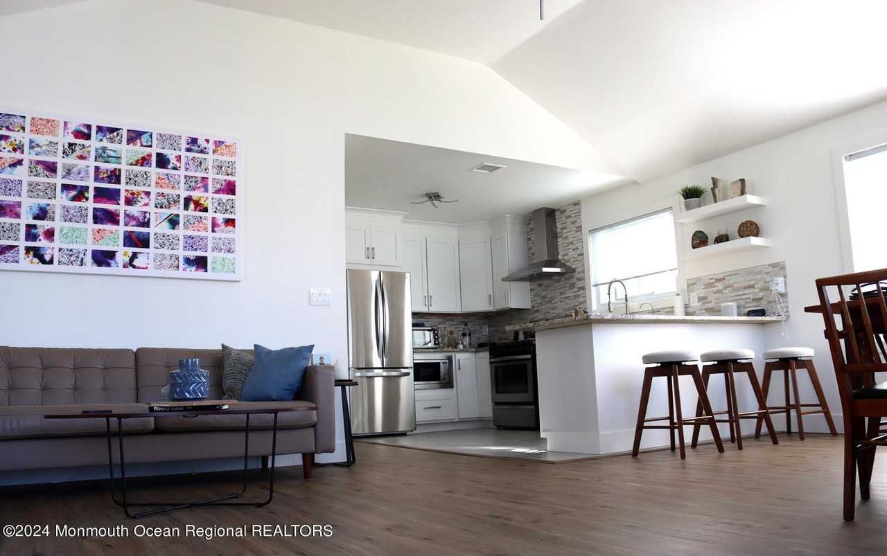 111 Long Branch Ave - Photo 5 of 38