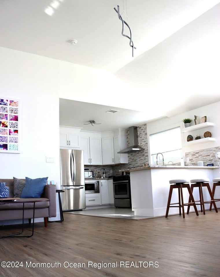 111 Long Branch Ave - Photo 7 of 38