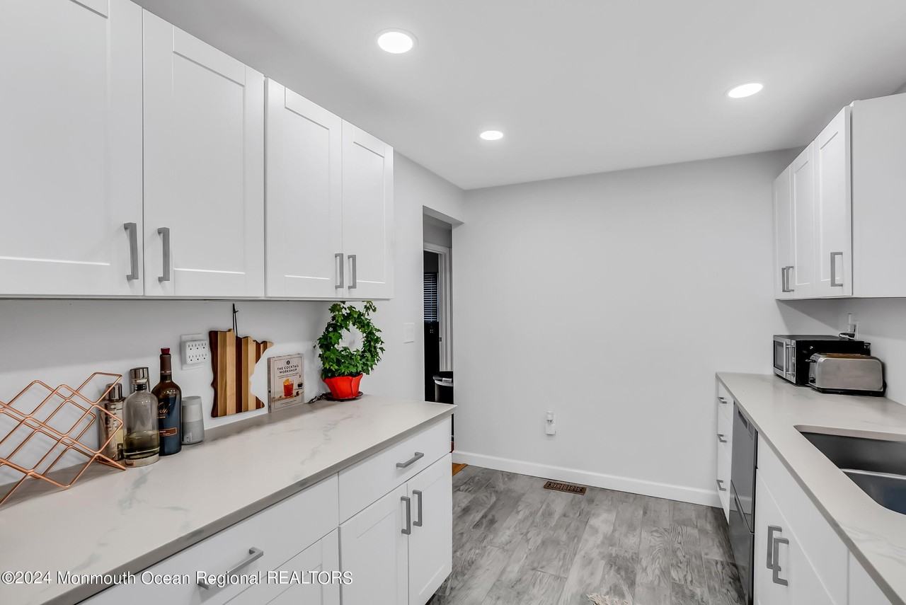 309 Jersey Ave - Photo 7 of 24