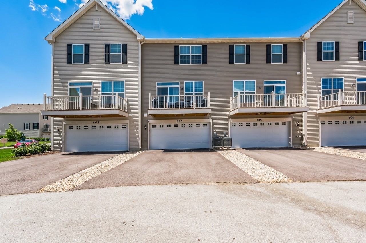 605 Brook Ct - Photo 2 of 36