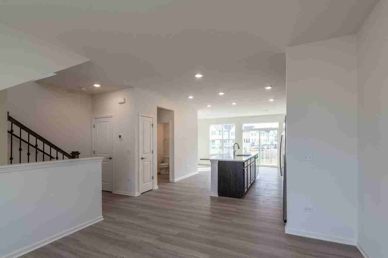 605 Brook Ct - Photo 3 of 36