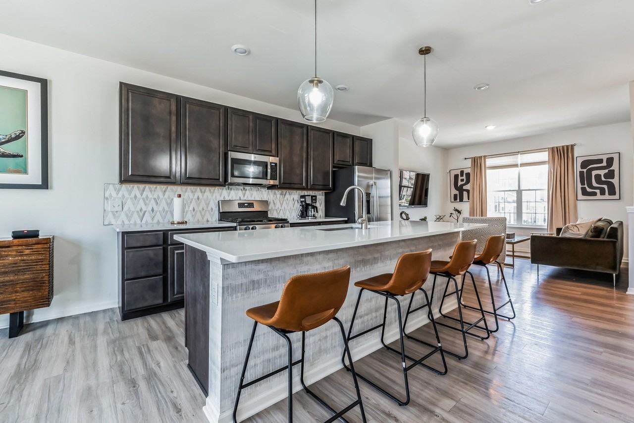 605 Brook Ct - Photo 6 of 36