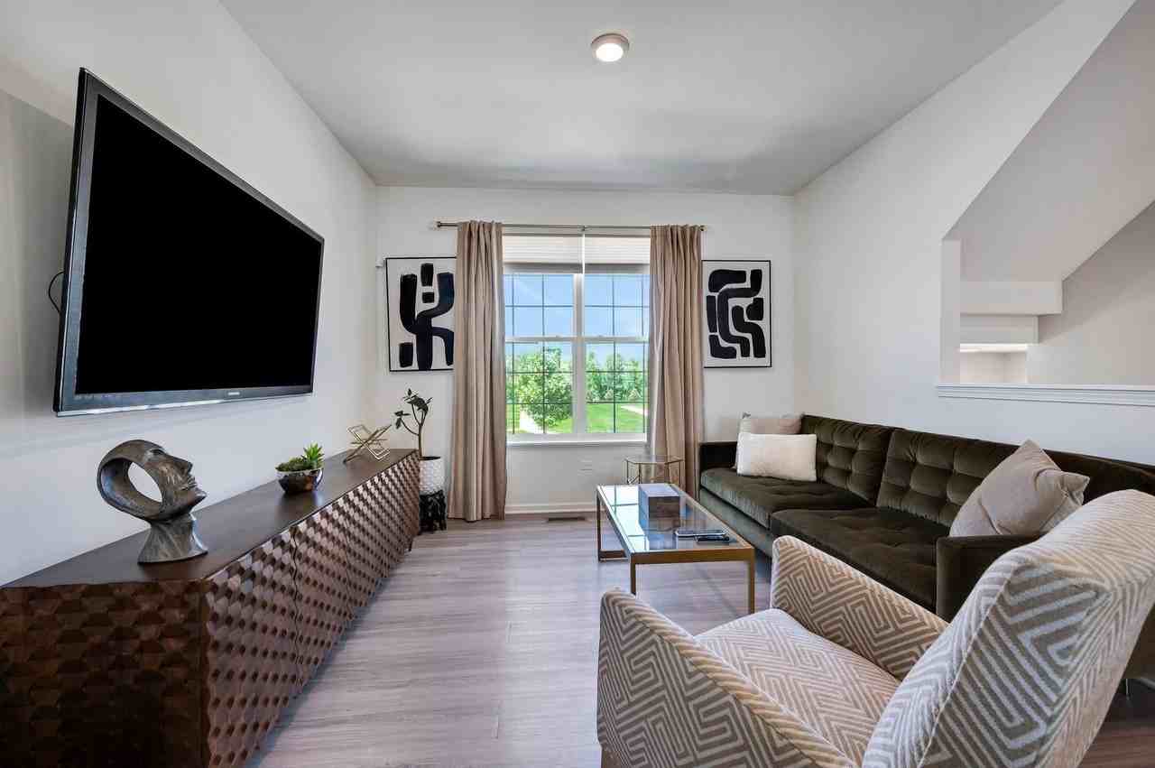 605 Brook Ct - Photo 7 of 28