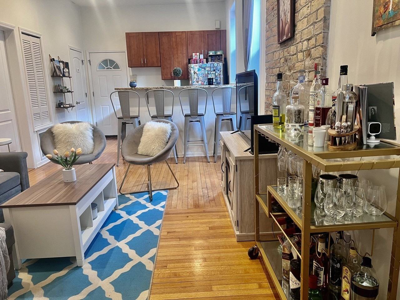 1421 W Huron St Apt 2r - Photo 4 of 19