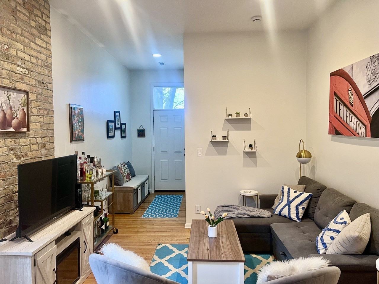 1421 W Huron St Apt 2r - Photo 5 of 19