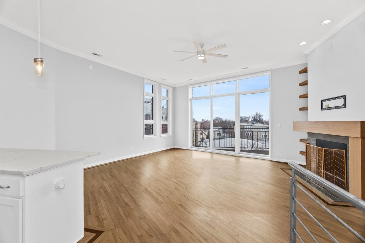 2625 W Chicago Ave Unit 4 - Photo 2 of 18