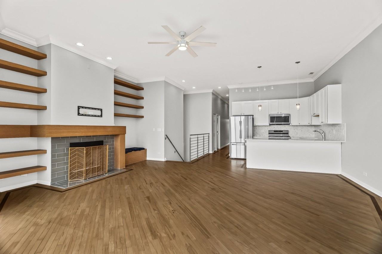 2625 W Chicago Ave Unit 4 - Photo 4 of 18