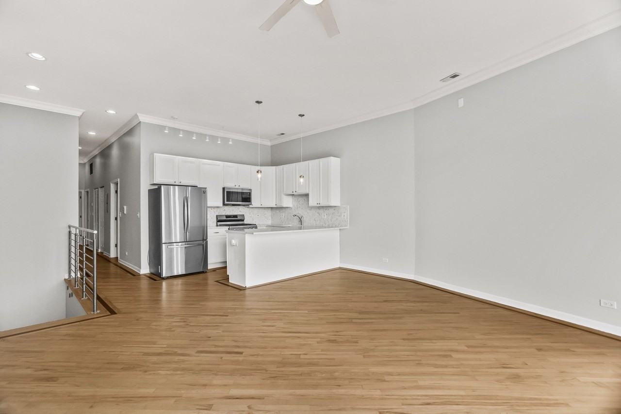 2625 W Chicago Ave Unit 4 - Photo 5 of 18