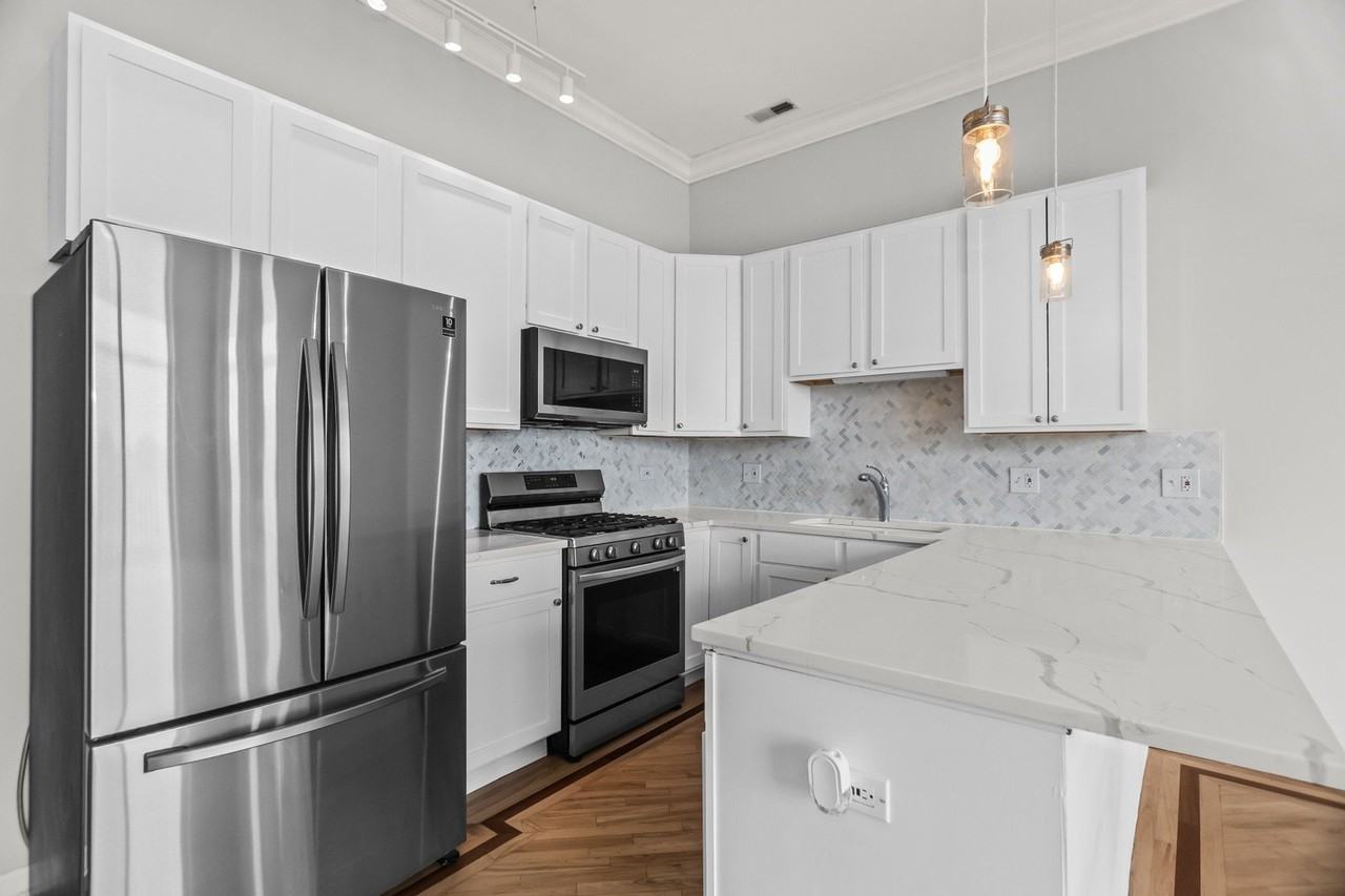 2625 W Chicago Ave Unit 4 - Photo 6 of 18