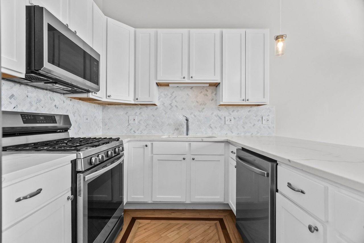 2625 W Chicago Ave Unit 4 - Photo 7 of 18