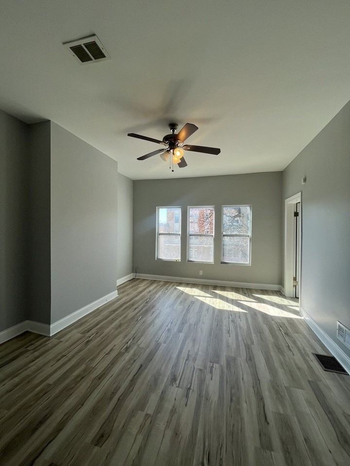 7349 S Evans Ave Unit 2 - Photo 4 of 12