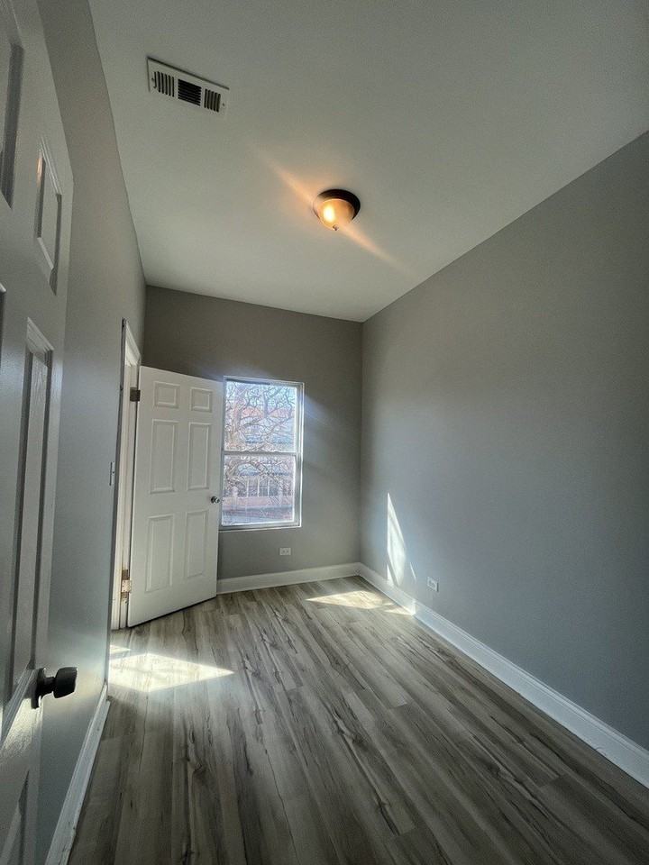 7349 S Evans Ave Unit 2 - Photo 5 of 12