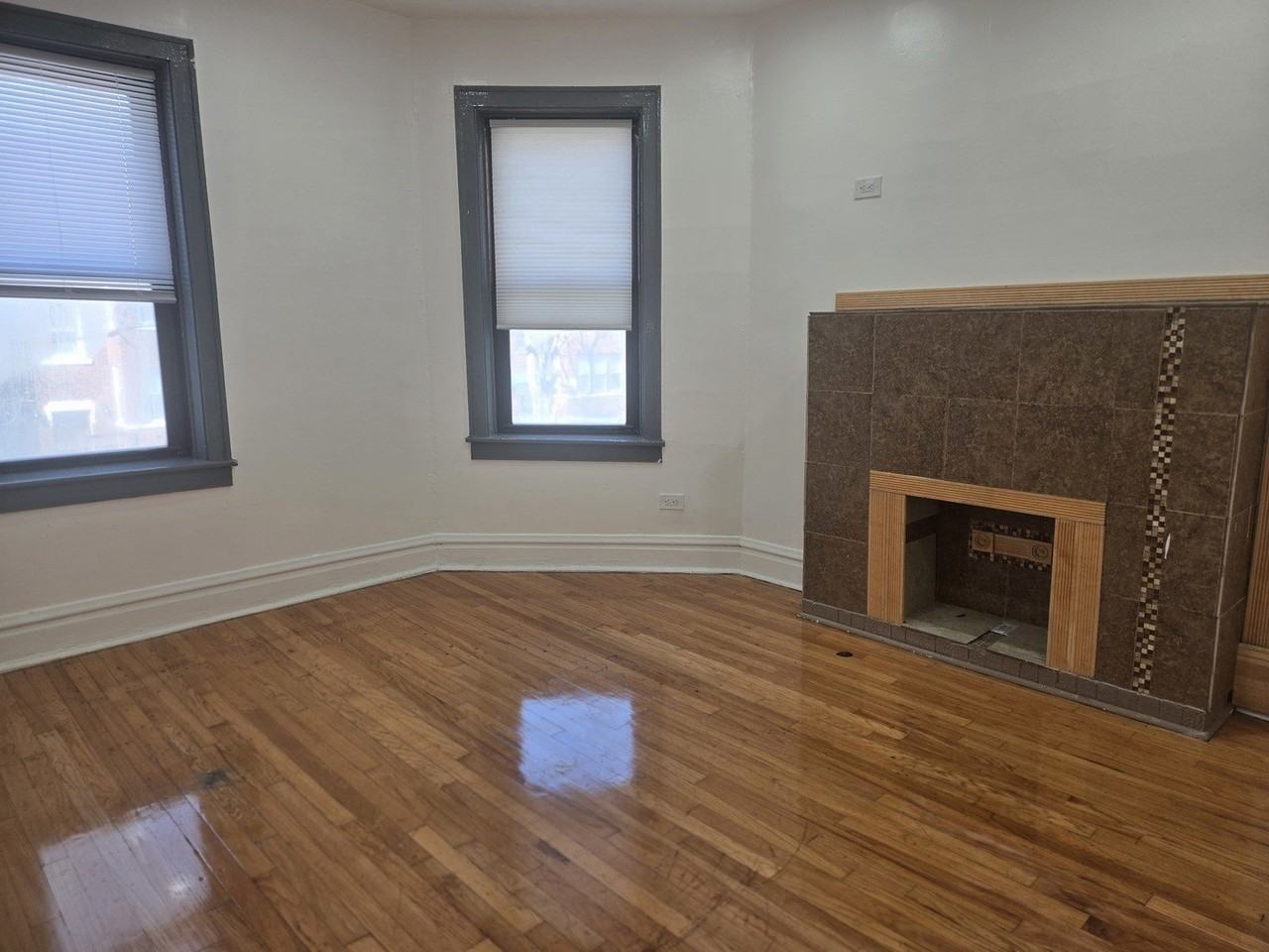 1019 N Trumbull Ave Unit 2 - Photo 4 of 17