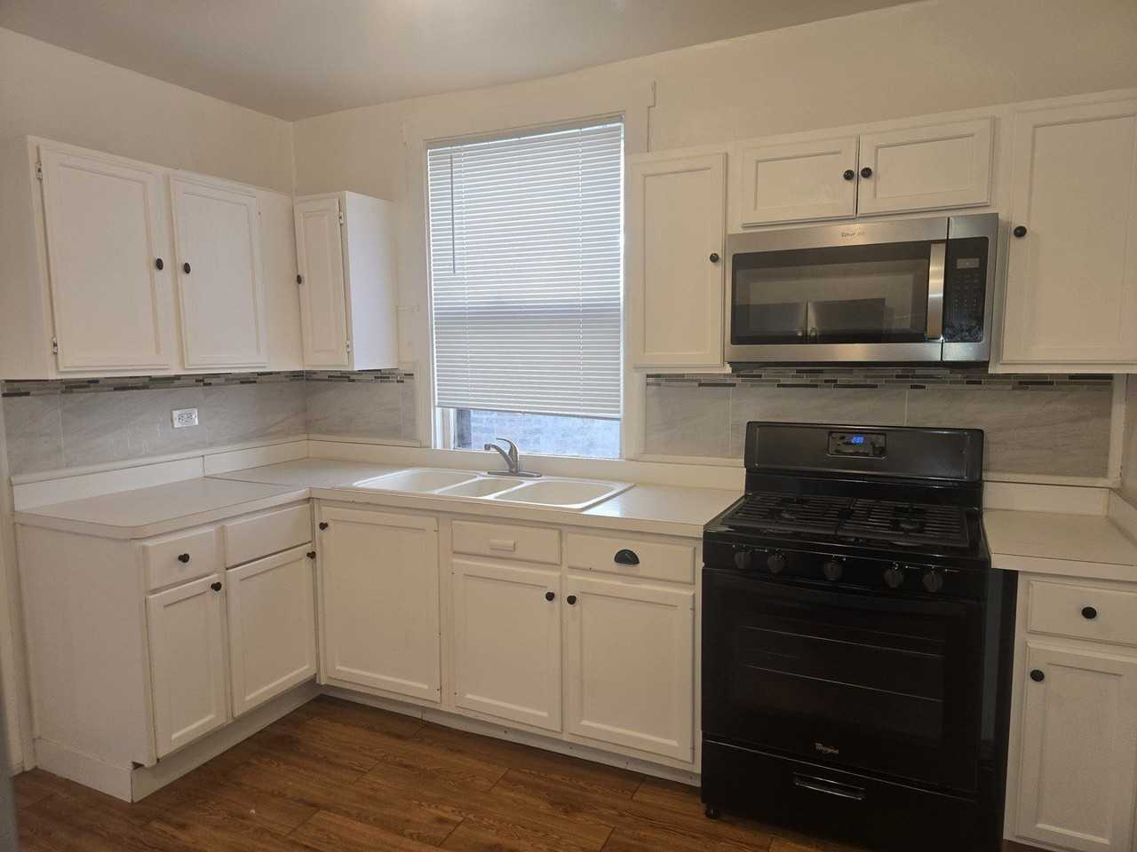 1019 N Trumbull Ave Unit 2 - Photo 5 of 17