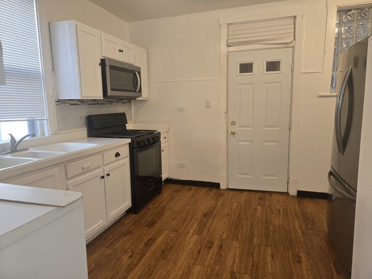 1019 N Trumbull Ave Unit 2 - Photo 6 of 17