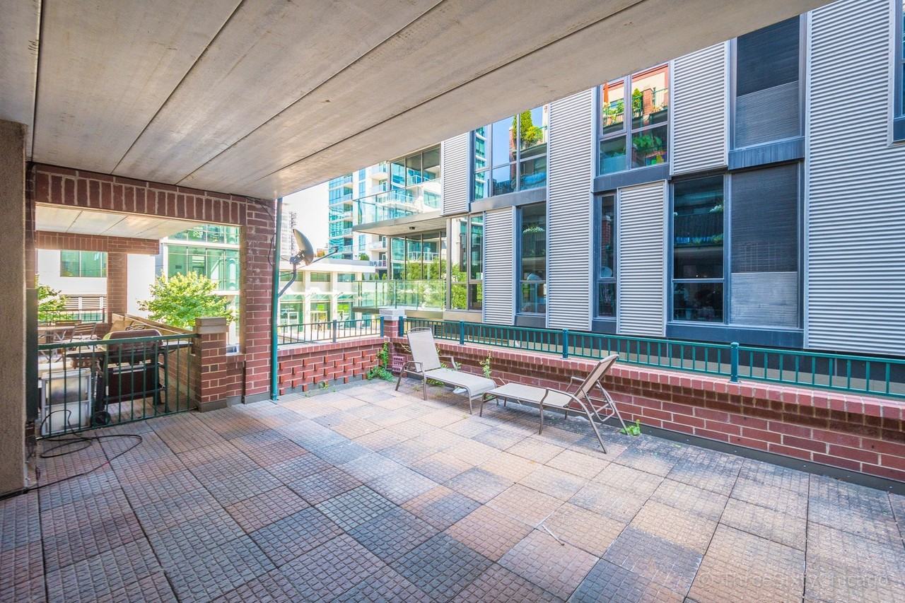 841 W Monroe St Apt 2b - Photo 2 of 16