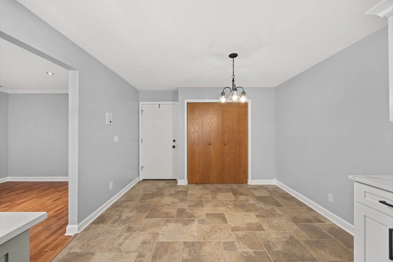 20224 S Frankfort Square Rd Apt G - Photo 2 of 17