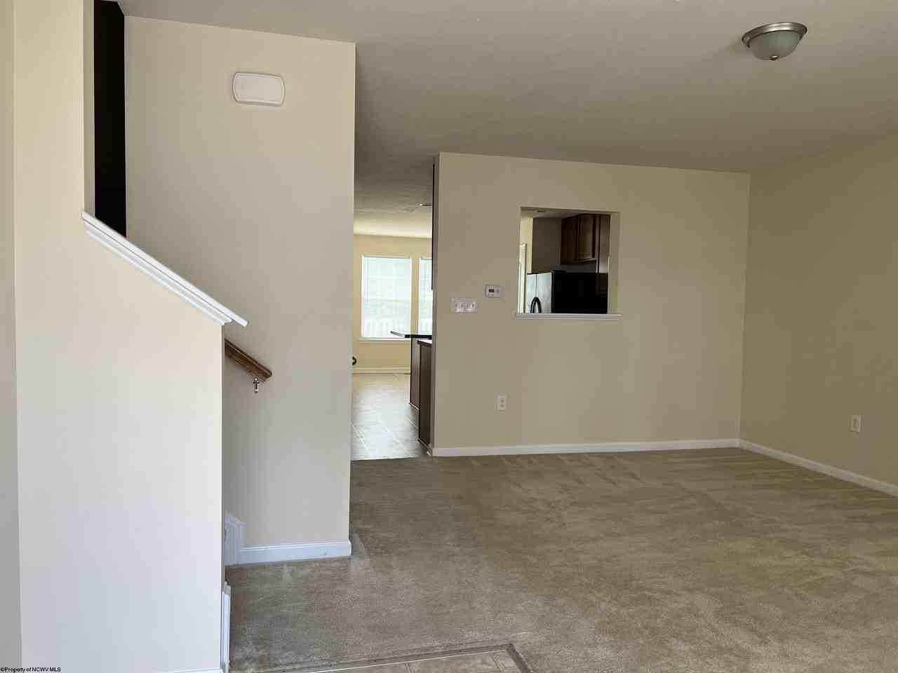 325 Falcon Run - Photo 3 of 35