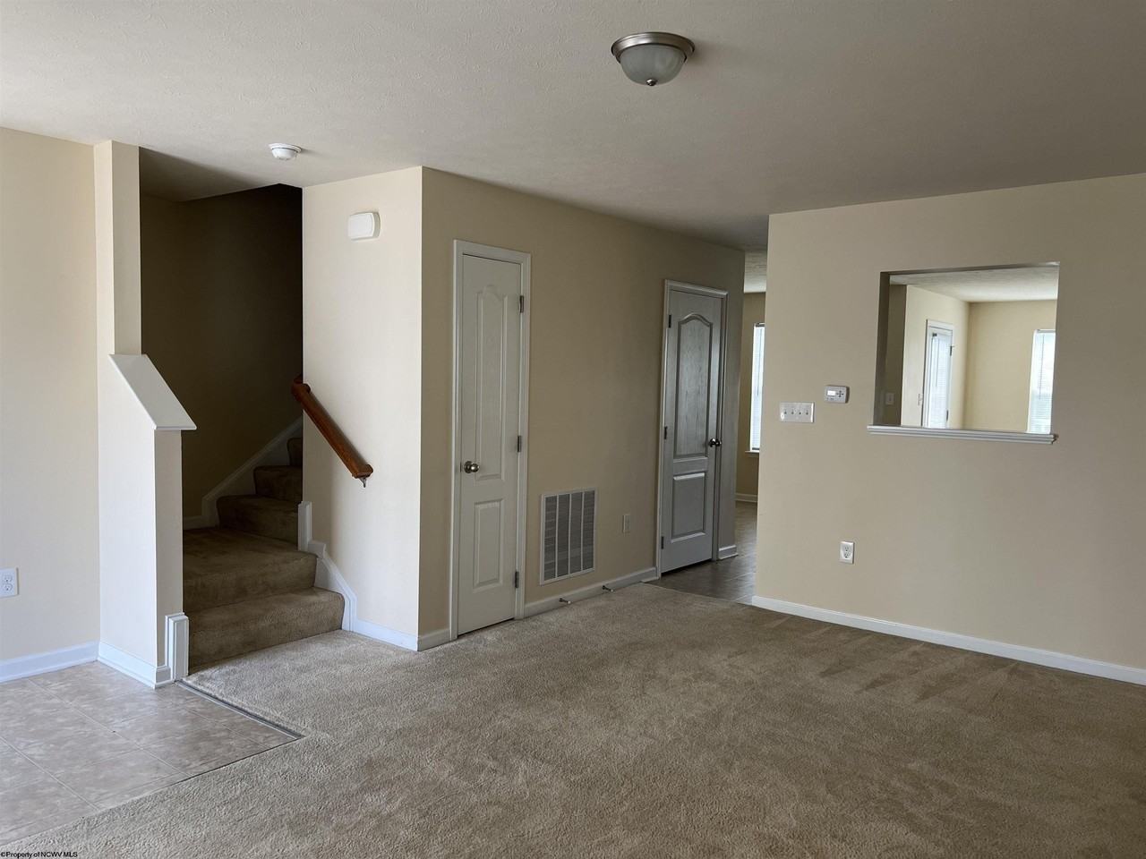 325 Falcon Run - Photo 4 of 35