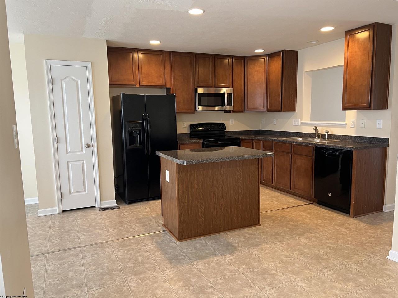 325 Falcon Run - Photo 6 of 35