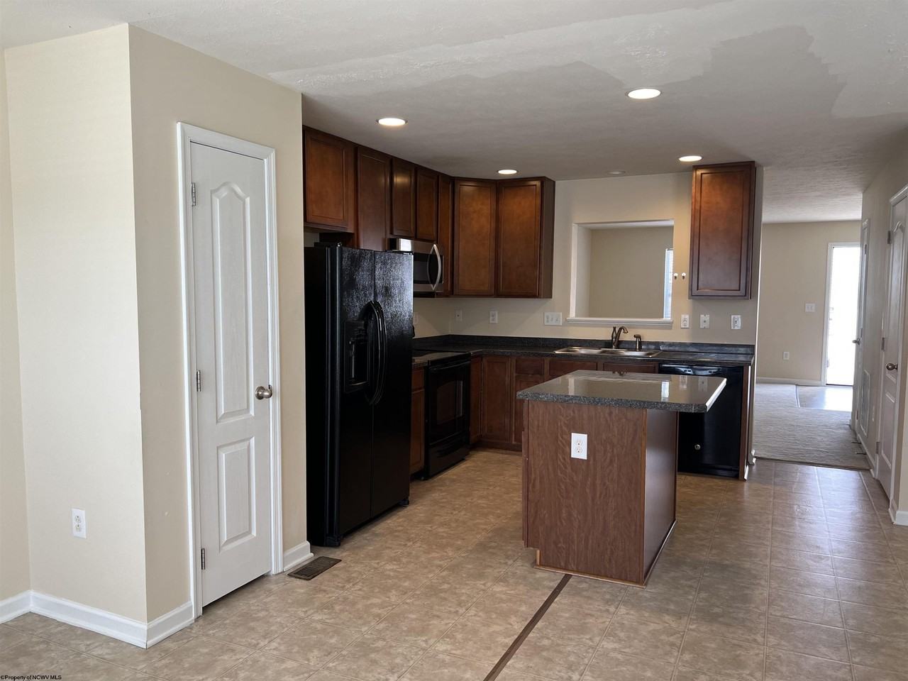 325 Falcon Run - Photo 7 of 35