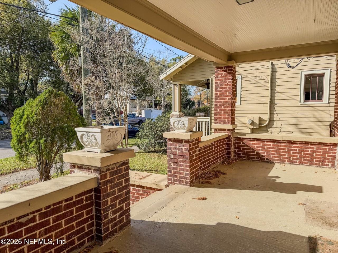 2047 N Market St - Photo 2 of 14