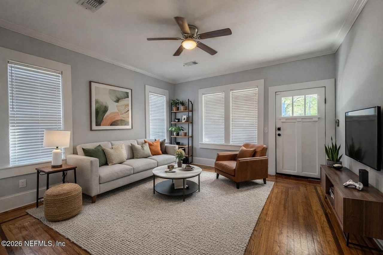 2047 N Market St - Photo 3 of 14