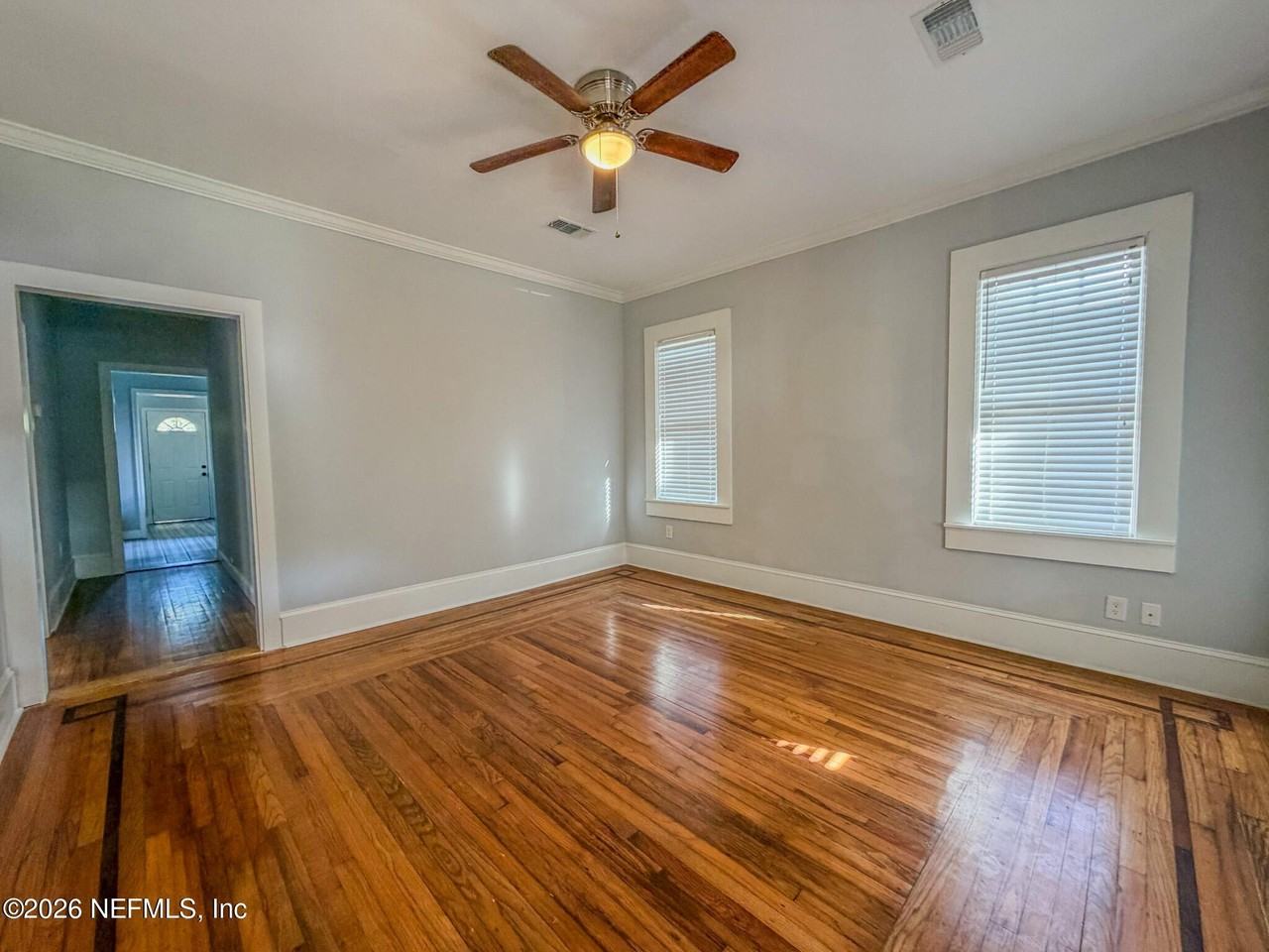 2047 N Market St - Photo 4 of 14