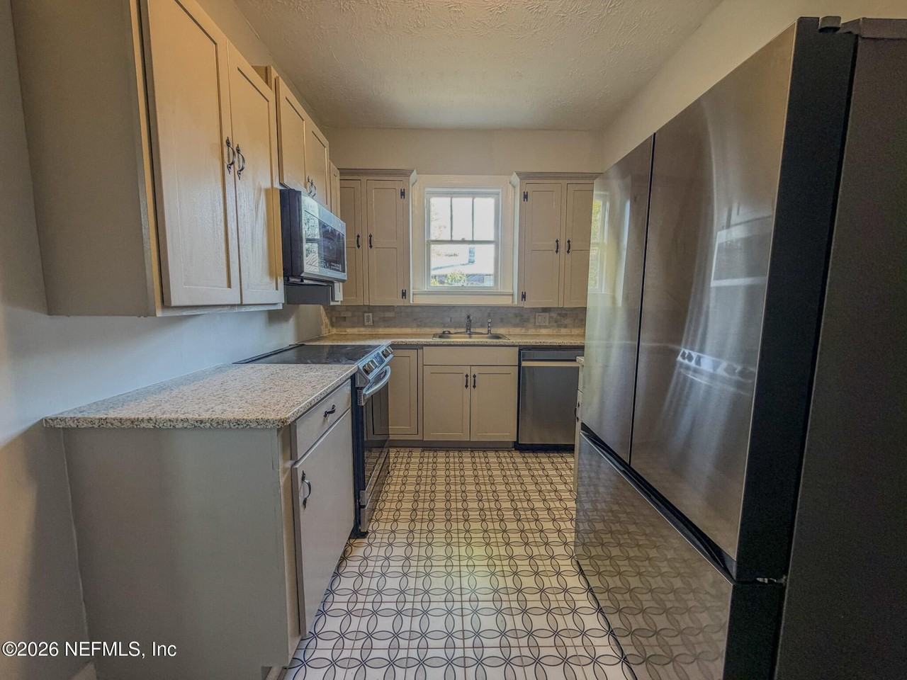 2047 N Market St - Photo 7 of 14