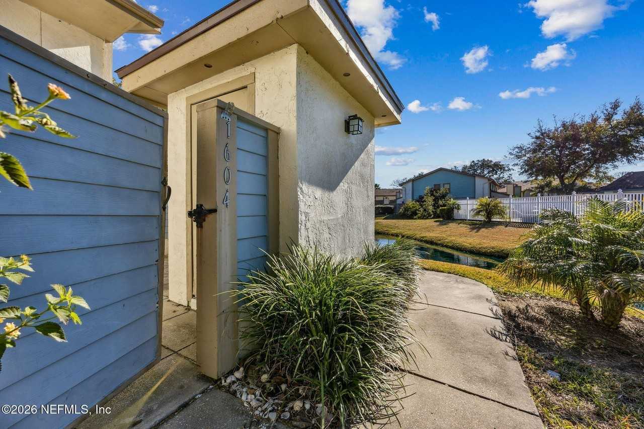 1604 Challenger Ct W Unit 1604 - Photo 2 of 20