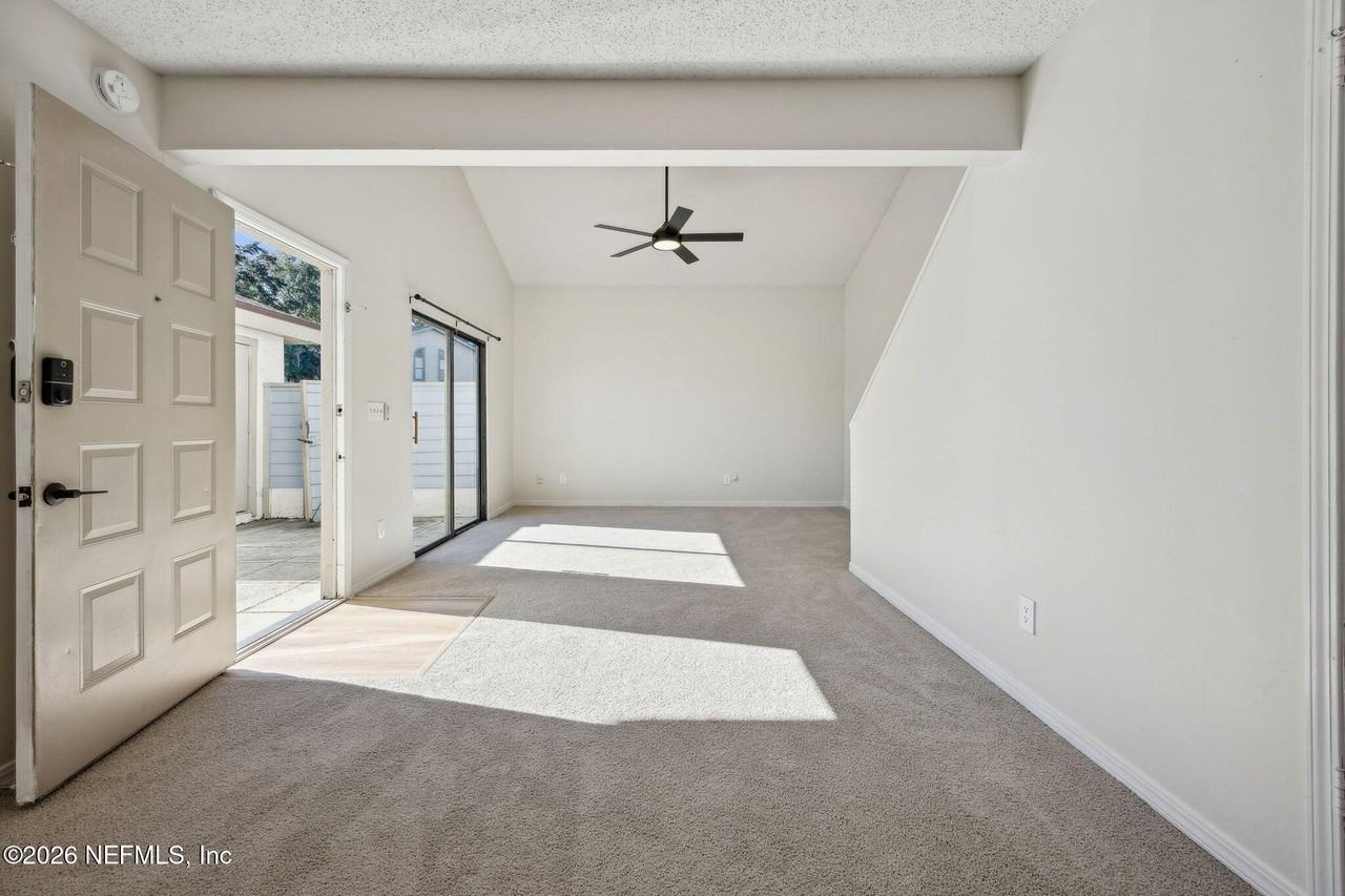 1604 Challenger Ct W Unit 1604 - Photo 6 of 20