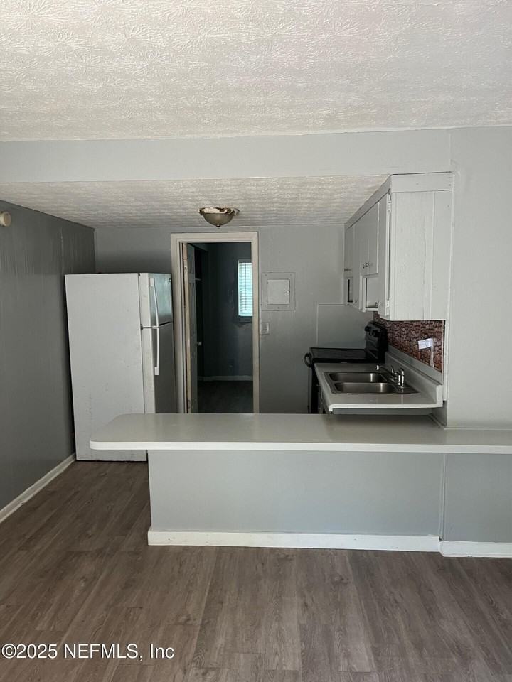 5844 Justina Ct - Photo 4 of 9