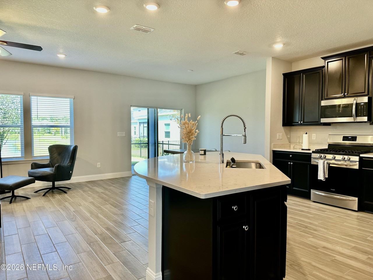 124 Killarney Ave - Photo 4 of 22