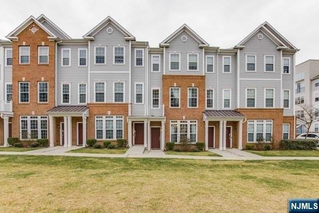 22 Veterans Dr - Photo 2 of 49