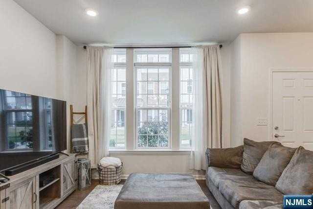 22 Veterans Dr - Photo 7 of 49