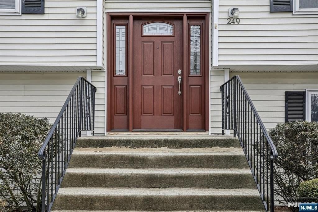 249 Pascack Rd - Photo 4 of 42