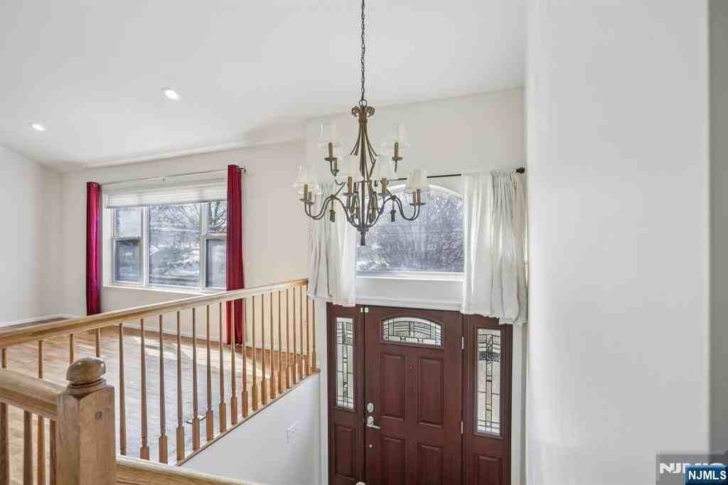 249 Pascack Rd - Photo 5 of 42