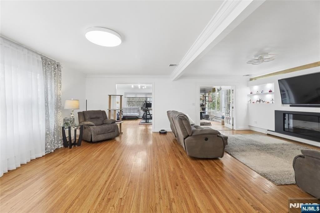 52 Hillside Ave - Photo 4 of 33