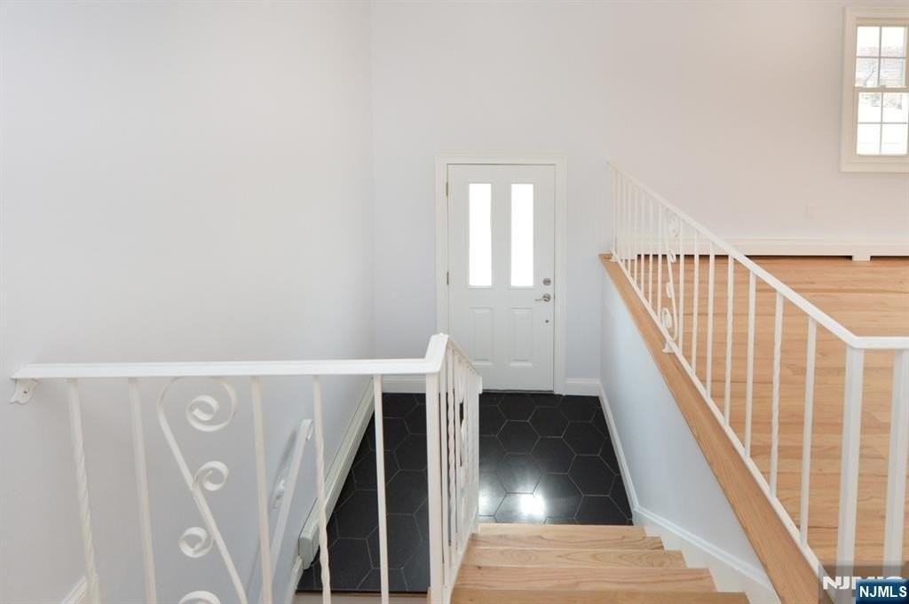 269 Columbia Ter - Photo 2 of 26