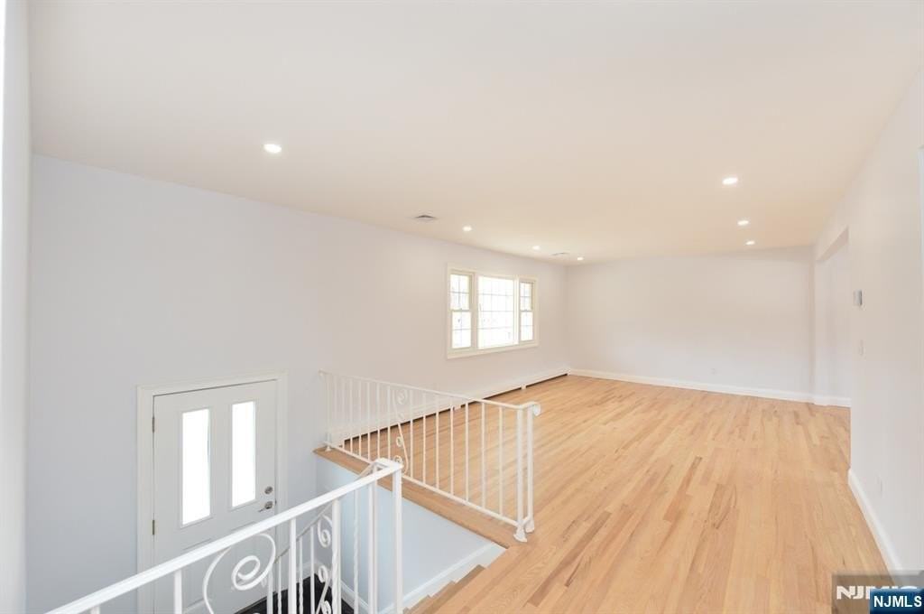 269 Columbia Ter - Photo 3 of 26