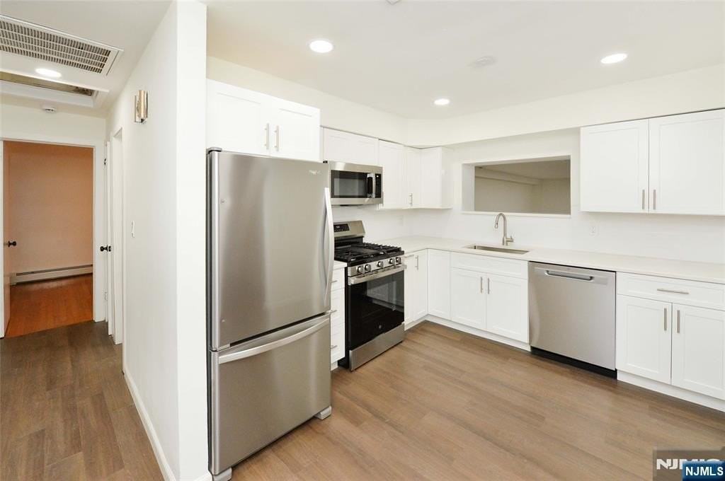 60 Poplar Ave - Photo 2 of 21