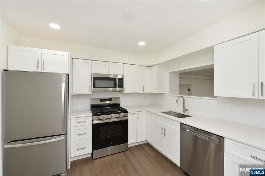 60 Poplar Ave - Photo 3 of 21