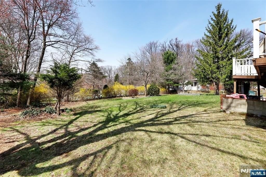 577 Forest Ave - Photo 4 of 27