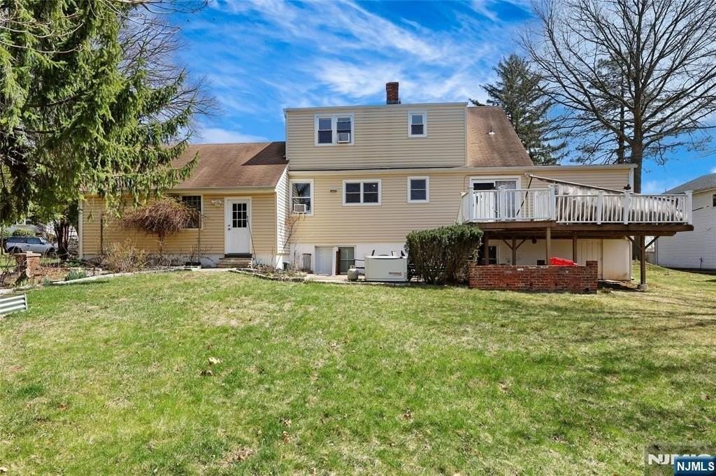 577 Forest Ave - Photo 5 of 27