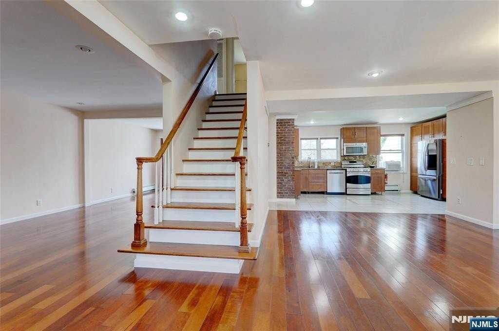 577 Forest Ave - Photo 6 of 27