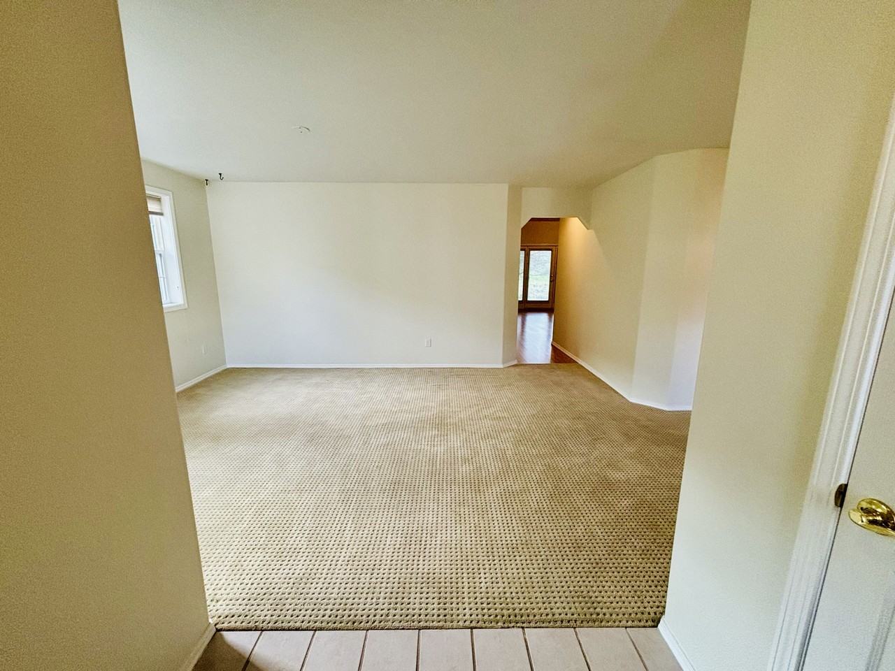 325 Creekside Place - Photo 3 of 30