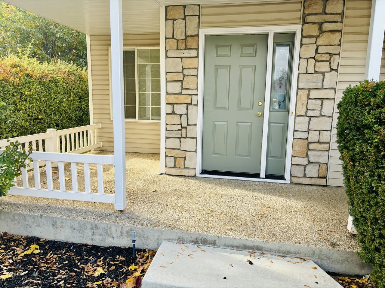 325 Creekside Place - Photo 4 of 30