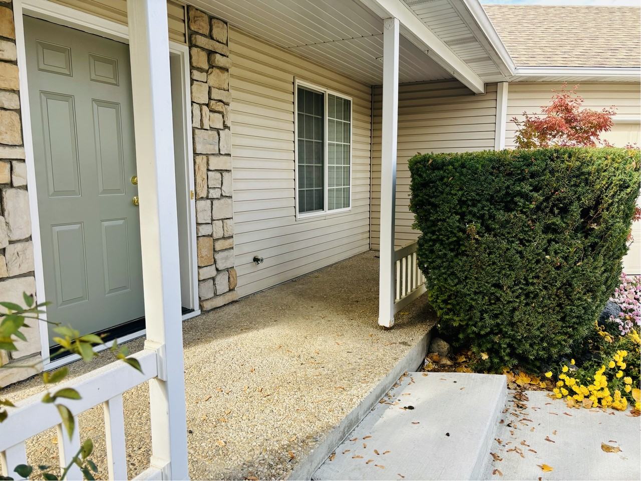 325 Creekside Place - Photo 5 of 30