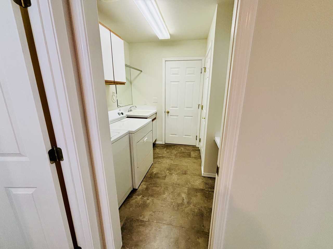 325 Creekside Place - Photo 6 of 30